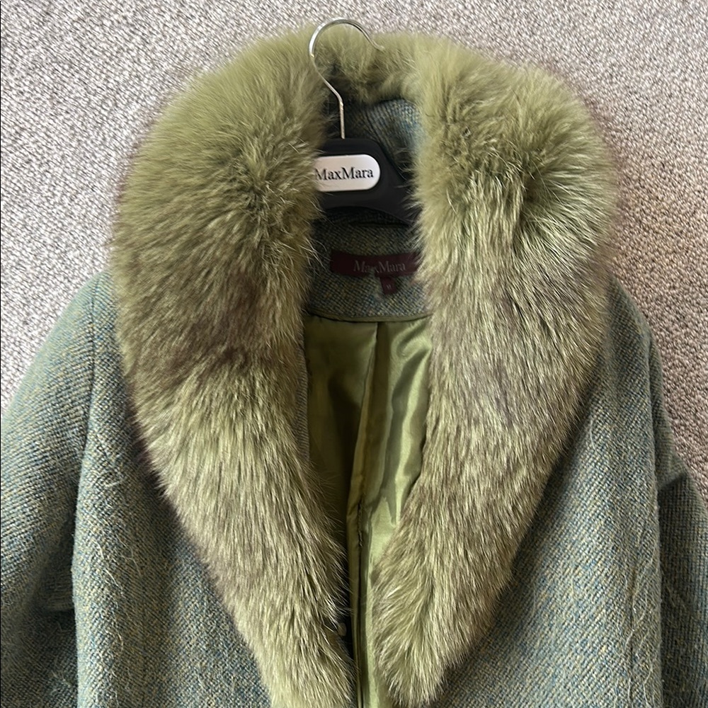 MaxMara Green Cape with Plush Fur Collar